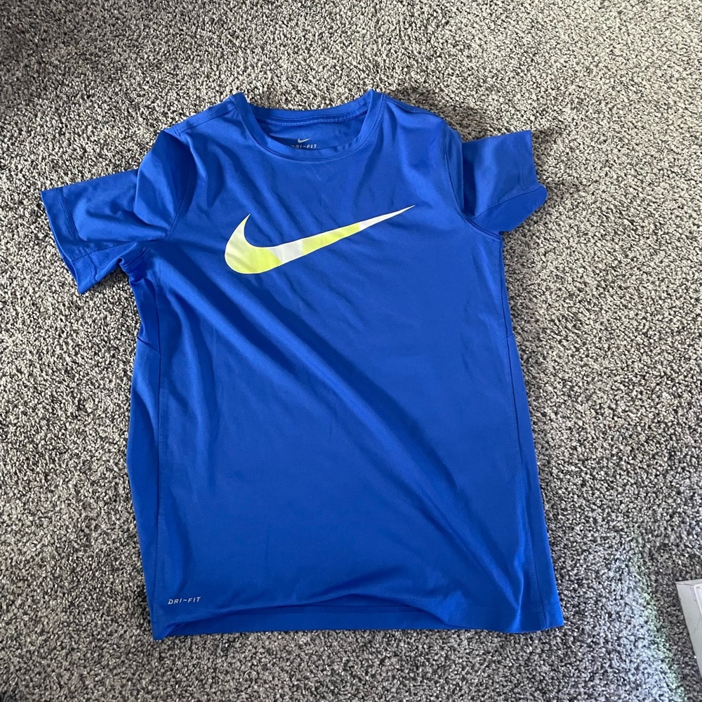 Youth xl Nike t shirt